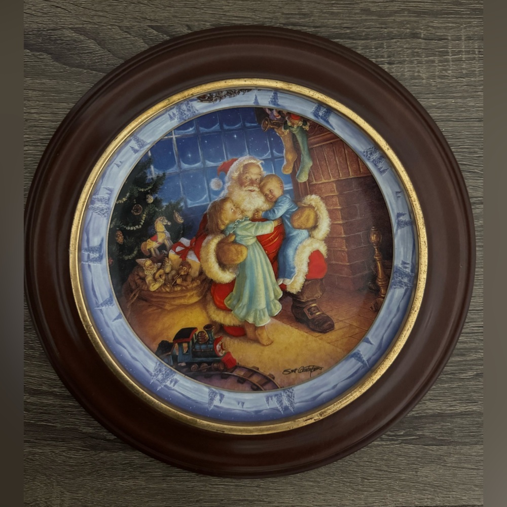 The Bradford Exchange “Santa’s Reward ” Porcelain Christmas Plate (1994).